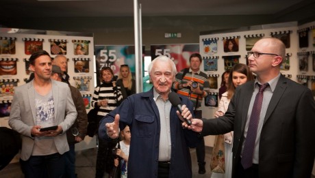 Miloš_Nesvadba_přebírá_ocenění_od_Zlín_Film_Festivalu_foto_Michal_Řáda