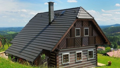 Bramac_Střešní_taška_Tagelit_sluší_i_dřevu._