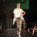 Na_prehlidce_zazarila_finalistka_Miss_CR_2008_Katerina_Sonkova