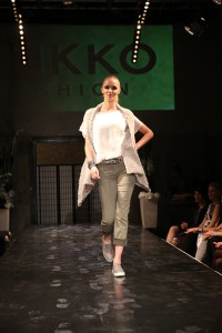 Na_prehlidce_zazarila_finalistka_Miss_CR_2008_Katerina_Sonkova