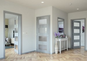 obklad_ocelove_zarubne_dvere_STYL_model_17_povrch_folie_earl_grey_sklo_satinato_obla_hrana_chodba_foto_zdroj_SOLODOOR