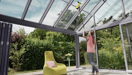 Kärcher_image foto_Aku stěrka na okna Kärcher WV 5 Premium_2390 Kč_Teleskopická prodlužovací sada pro okenní čistič Kärcher_1260 Kč
