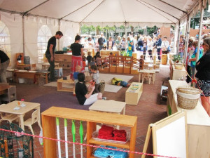 Okno do tridy_Family market_Portland