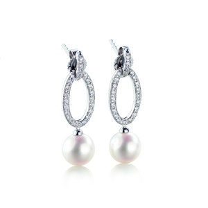 Mikimoto Curl náušnice 105.600 Kč