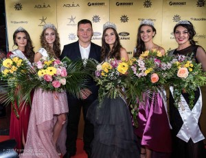 01-Ředitel soutěže Miss Léta s čerstvými vítězkami