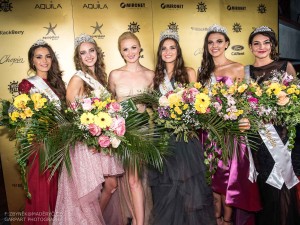 03-zleva Ivana Khymchuk, Kateřina Lišková, organizátorka soutěže Miss Lé...
