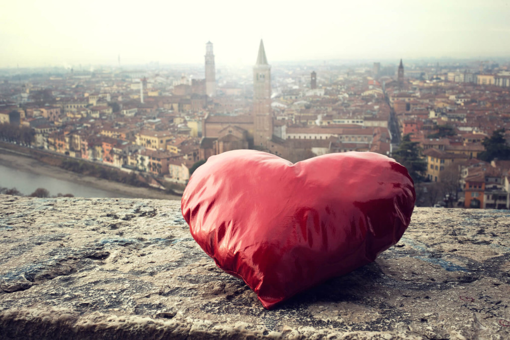 Heart_Wall_City_Hipster_Outdoors
