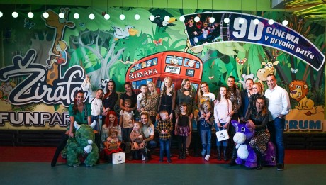 Postupující semifinalistky z pražského castingu s porotou