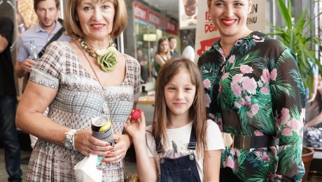 Petra Černocká s dcerou a vnučkou