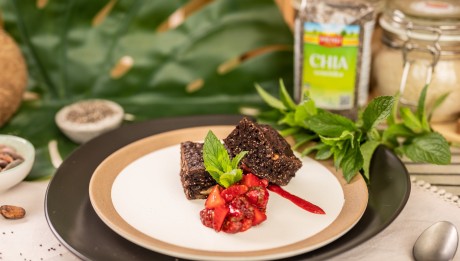 MENU_GOLD_Chia_brownies_s_jahodovym_tatarackem