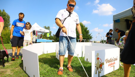 Václav_Kopta_si_zkusil_jak_to_mají_slepci