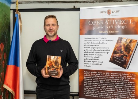 Eduard Kreiner se svou knihou