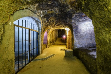 Plzeňské_historické_podzemí_za_svitu_baterek
