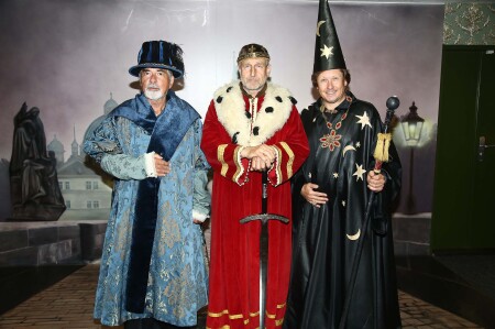 Ministr_pohádkové_spravedlnosti_Ivo_Jahelka,_král_Václav_Vydra_a_ministr_kouzel_Pavel_Kožíšek