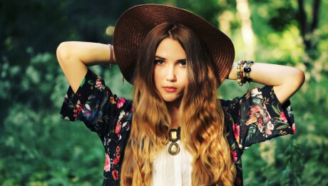 Fashion,Portrait,Of,Beautiful,Hippie,Young,Woman,Wearing,Boho,Chic
