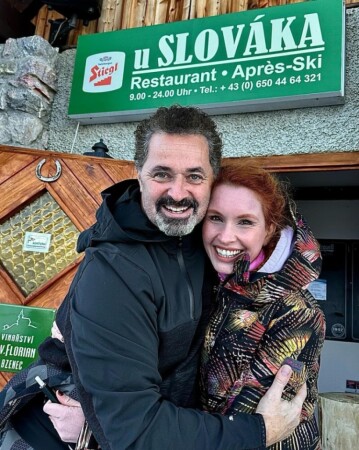 Martin_a_Denisa_u_restaurace_U_Slováka,_kde_se_pořád_paří