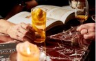 Ponořte se v ikonickém ALCRON BARU do tajů barové kultury: BOOKS & BOOZE s Tomášem Mozrem a milovníky dobrého pití