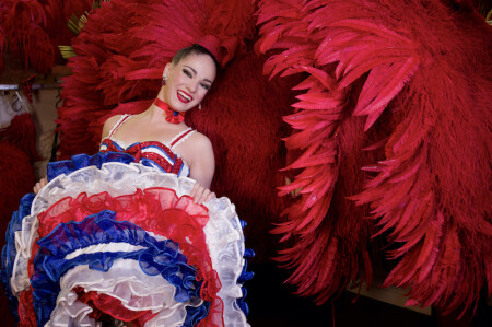 French_Touch_La_belle_vie!_LARABELLE_BACKSTAGE_Â©Moulin Rouge - P. Wojazer