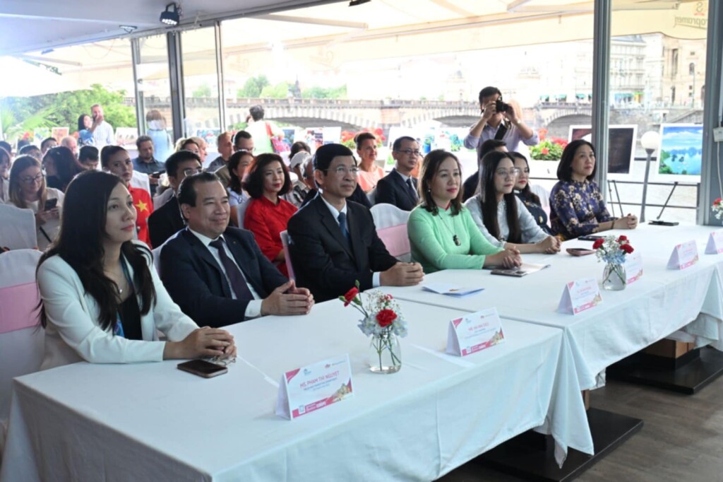 Vietnam Tourism Roadshow in Europe v Praze