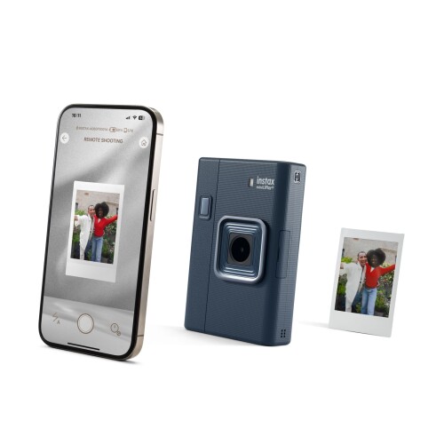 instax mini LiPlay - Promotional images - 08 - Midnight Blue Remote Shooting