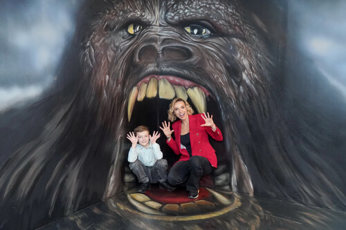 Hanka_Mašlíková_a_syn_Andreas_Reinders_v_tlamě_King_Konga