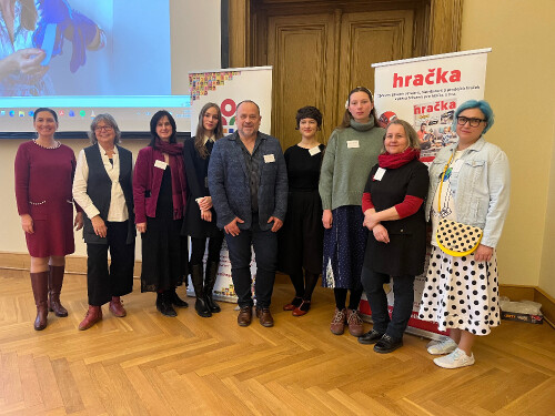 Mluvčí TK 25.11.25 a vítezky Design Správné hračky 2025