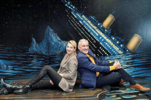 Sabina_Laurinová_a_Jan_Čenský_jako_ztroskotanci