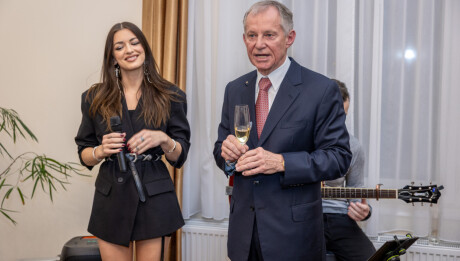 Pan_primář_představuje_JItku_Boho