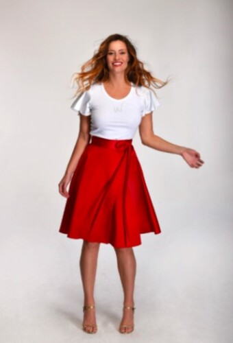 saténová červená sukně