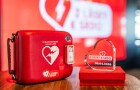 Jen 4 % Čechů ví jistě, jak použít defibrilátor. Iniciativa „Z lásky k srdci“ to chce změnit