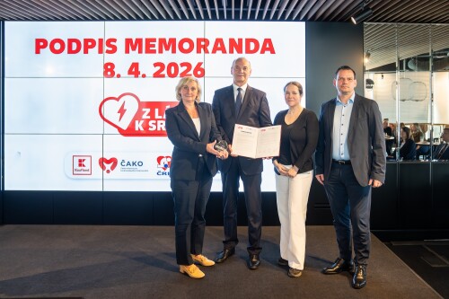 Z lásky k srdci, zástupci koalice zleva Martina Motshagen (ČAKO), Jozef Rosina (ČVUT), Jana Djakow (ČRR), Sven Reinhard (Kaufland), foto Kaufland, Jiří Jevický