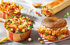 Do KFC se vrací Caesar. Stoletá klasika dostává v menu čtyři podoby včetně hranolek s dresinkem