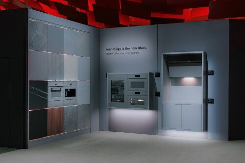 Kuchyň_jako_součást_prostoru_–_instalace_Miele_pracuje_s_materiály,_světlem_a_proporcemi_v_duchu_současného_interiérového_designu