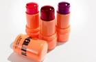 ORIFLAME představuje WAUNT Blush Worthy: multifunkční gelovou tyčinku na rty a tváře