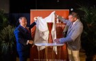 Velká pardubická se Slavia pojišťovnou má novou trofej